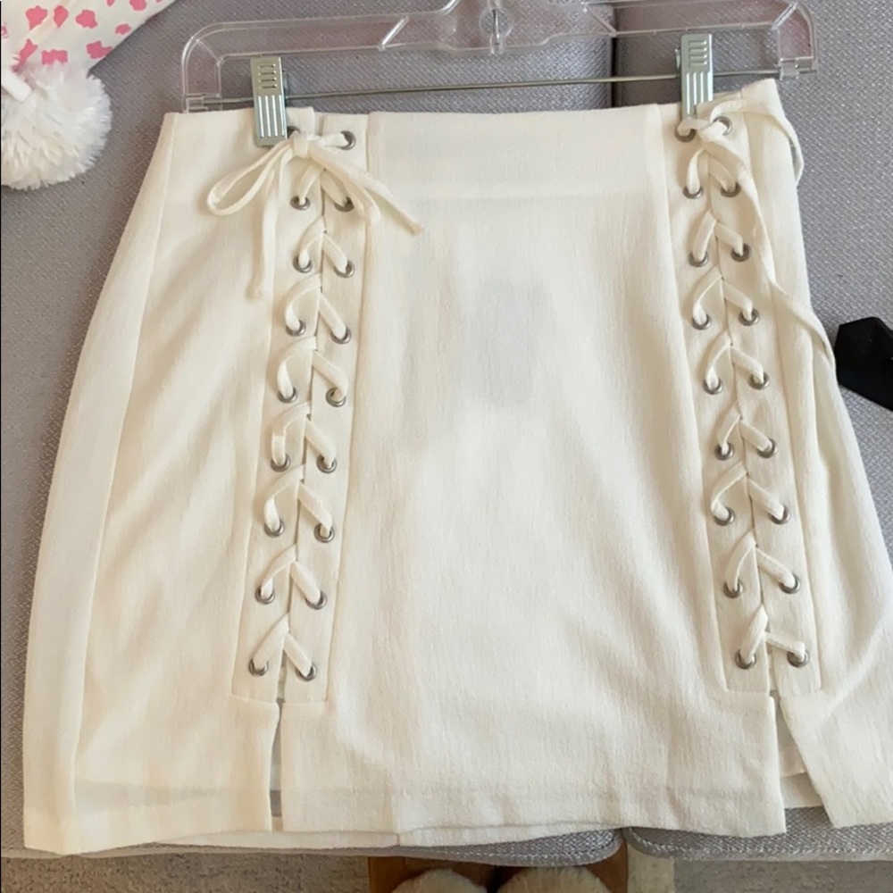 ABBELINE white skirt
